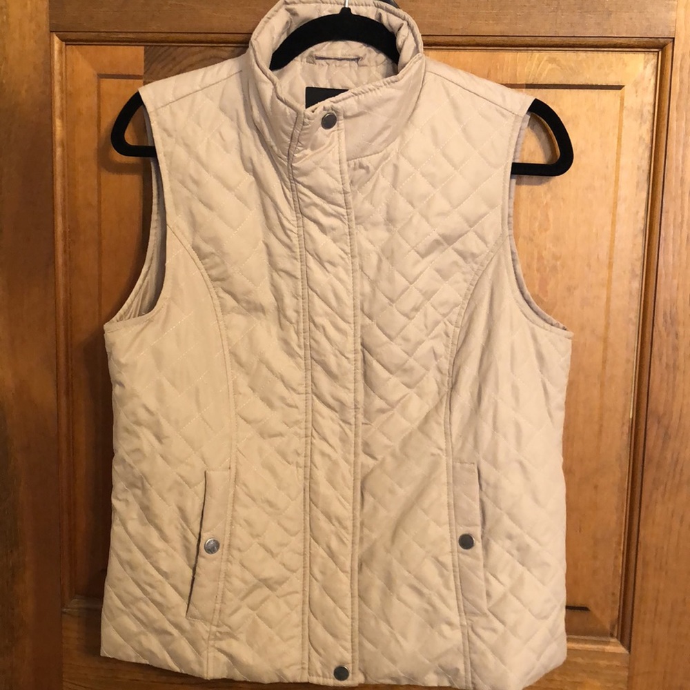 Beige Nine West quilted vest